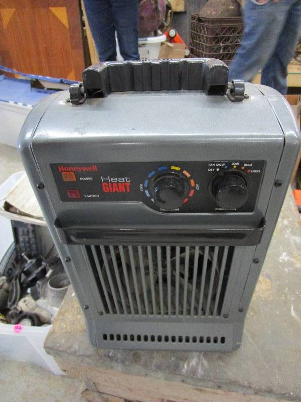 lot 103 image: Honeywell Electric Space Heater - Works