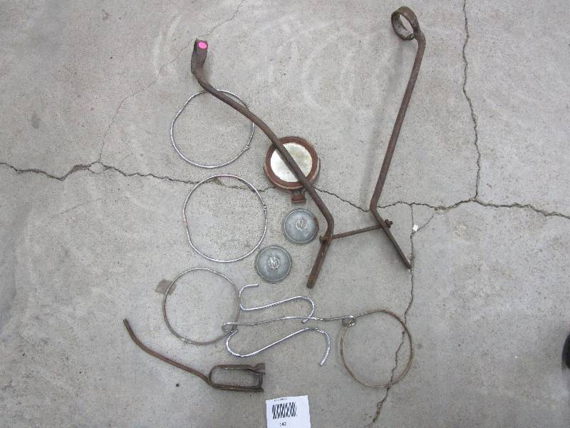lot 142 image: Various Rustic Items