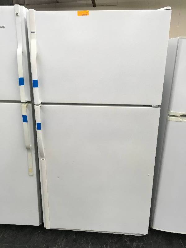 lot 572 image: Kenmore White Refrigerator- Freezer