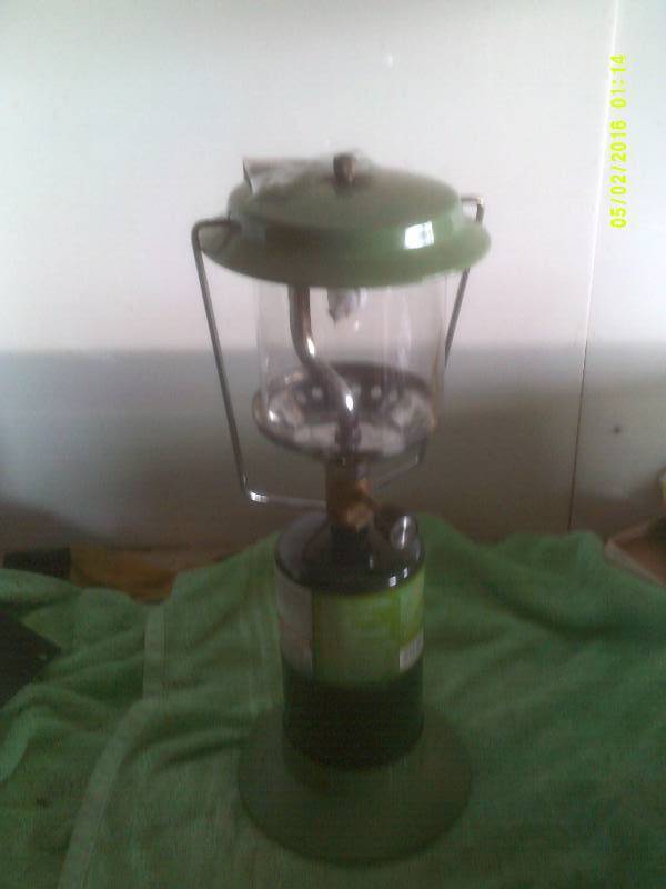 COLEMAN LANTERN WITH FULL TANK OF GAS