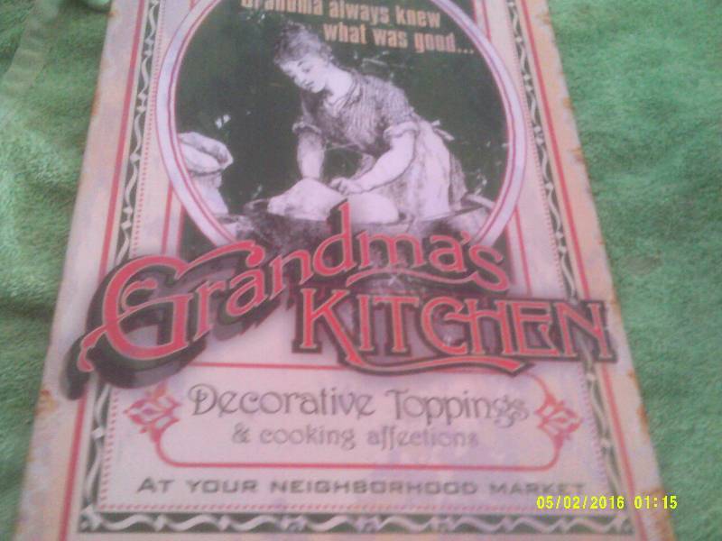 VINTAGE METAL GRANDMAS KITCHEN SIGN