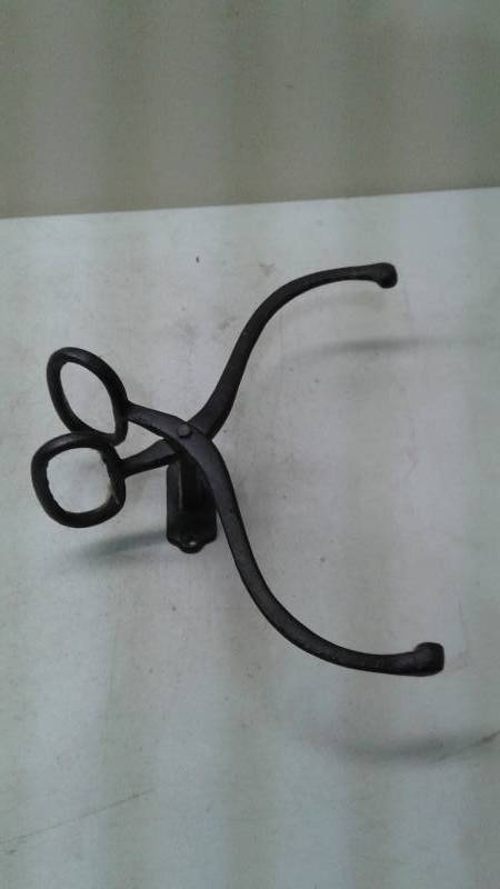 Cast Iron Iron Tongs Wall Decor