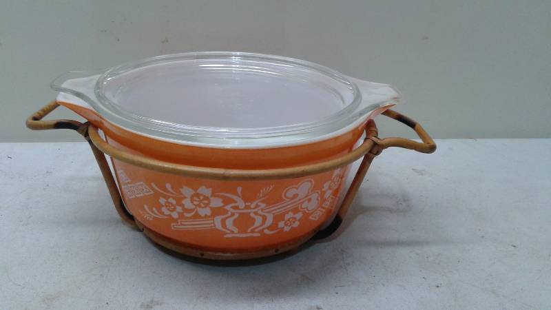 Vintage Pyrex Dynasty Dish, Has A Chip in The Cover