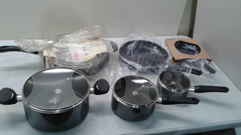 Set On Unused T-Fal Cooking Pans