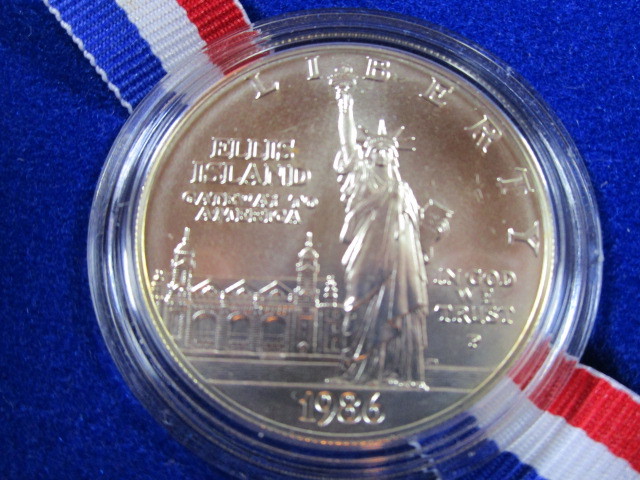 1986 US Liberty Uncirculated Silver Dollar Comemmorative