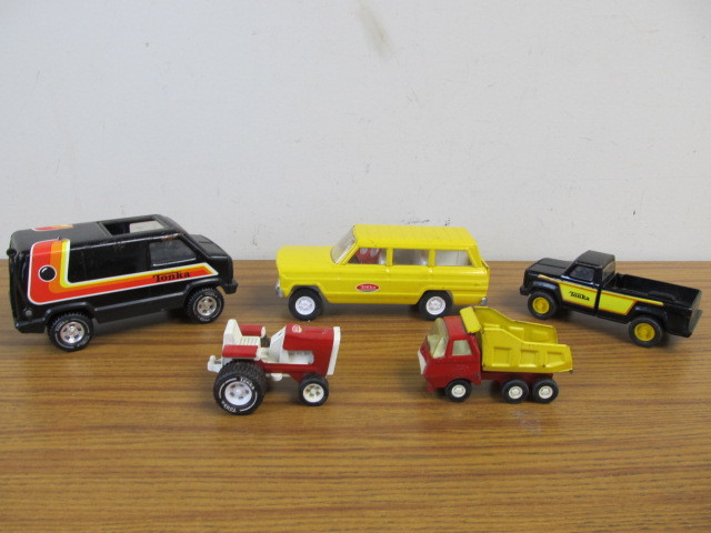 lot 36 image: Group of Assorted Vintage Tonka Vehicles