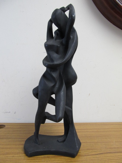lot 39 image: Large Figural Kissing Couple Sculpture