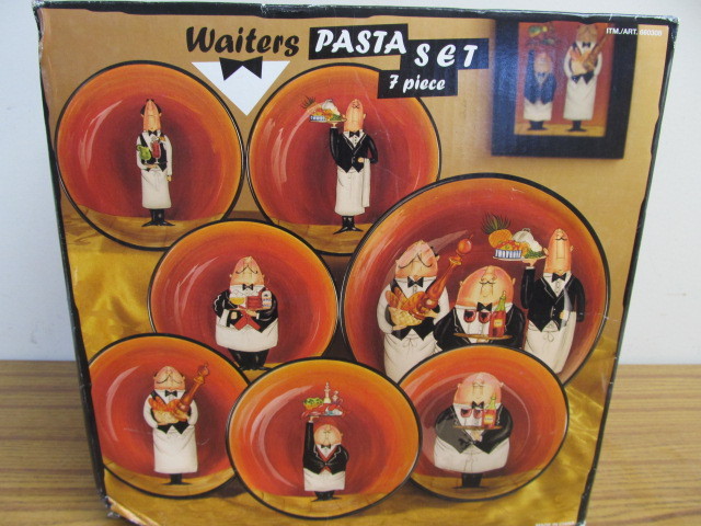 lot 67 image: NIB 7-Piece Waiters Pasta Serving Set