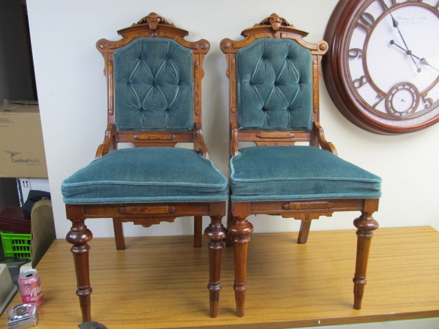 lot 68 image: Mint Condition Pair of Antique Side Chairs