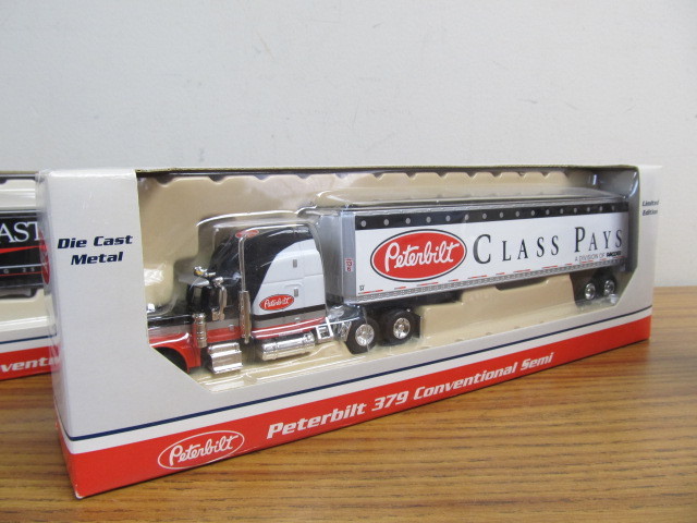 lot 86 image: NIB Diecast Peterbilt 379 Conventional Semi Bank & Truck