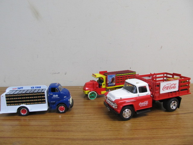 lot 88 image: Diecast Metal Pepsi & Coca Cola Delivery Trucks
