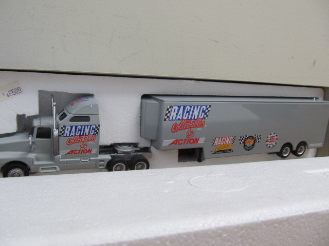 lot 95 image: NIB Diecast Metal Racing Team Semi Truck