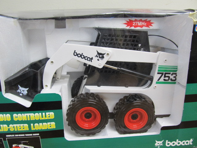 lot 90 image: Remote Control BOBCAT Skid Steer Loader
