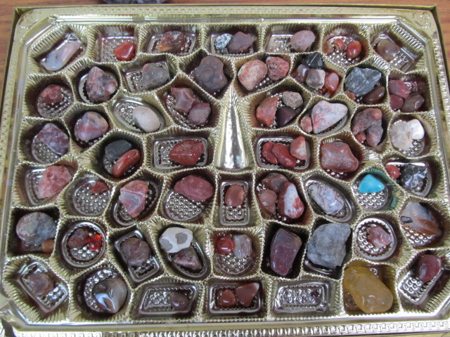 lot 105 image: Lot of Assorted Agates Polished Stones etc