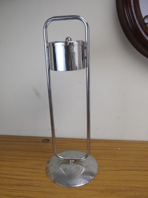 lot 106 image: Vintage Deco Chrome Smoking Stand by Royalchrome
