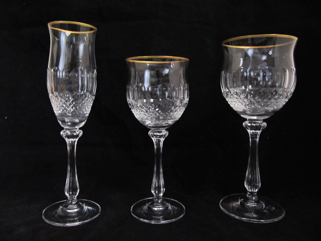 lot 110 image: Set of 12 Gold Rim Crystal WineChampagne Glasses