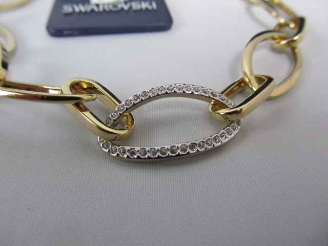lot 102 image: Brand New SWAROVSKI Crystal Bracelet