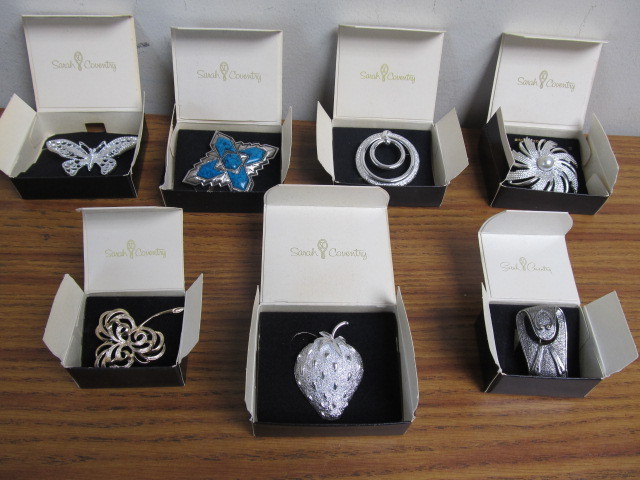 lot 118 image: Lot of NEW OLD STOCK Vintage Sarah Coventry Brooches