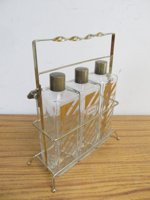 lot 71 image: Vintage 1960s Scotch Bourbon Rye Bar Set wLocking Stand