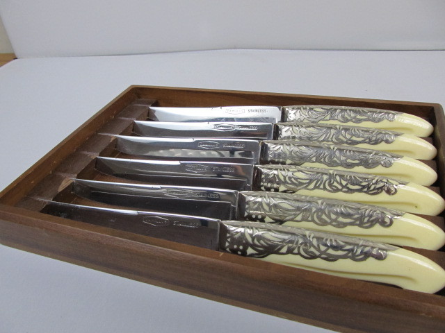 lot 11 image: NOS Vintage CAMILLUS Steak Knife Set of 6