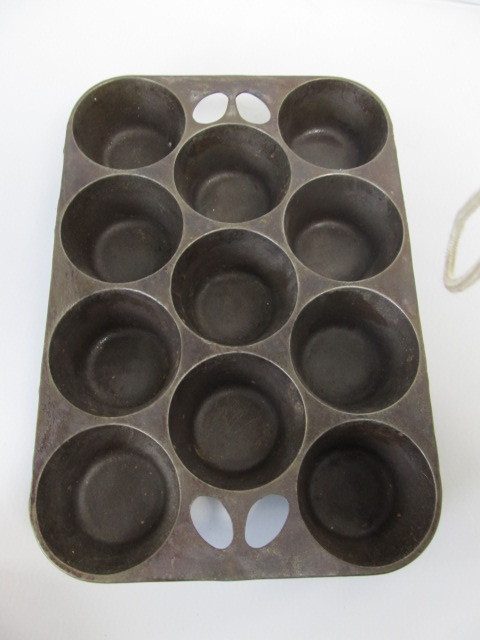 Griswold No 10 Cast Iron Muffin Pan/ US Baking Tray/ Vintage Metal Bakeware  