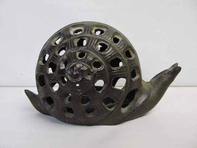 lot 17 image: Cast Iron Snail Candle Holder
