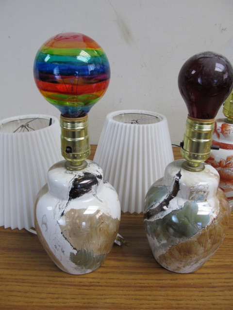 lot 139 image: 2 Matching Pairs of Vintage Table Lamps