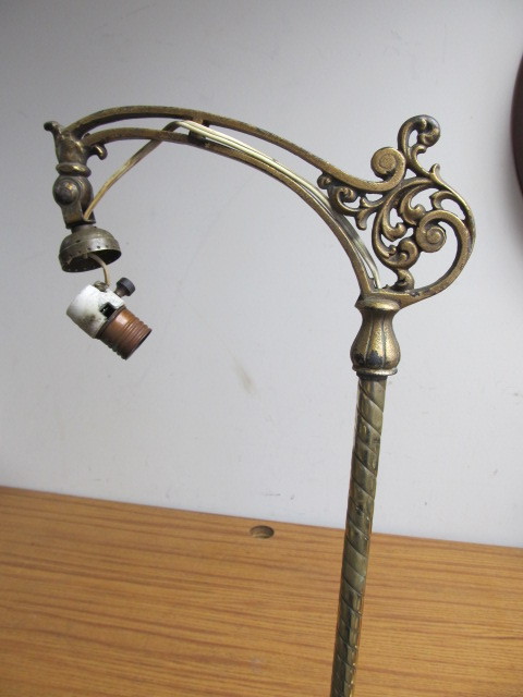 lot 129 image: Antique Brass & Onyx Bridge Lamp