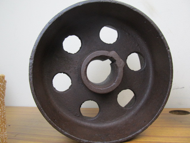 lot 140 image: Heavy Duty Antique Cast Iron Industrial Wheels