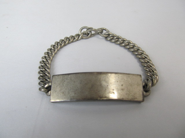 lot 7 image: Vintage Sterling Silver Mens Bracelet - Non Monogrammed