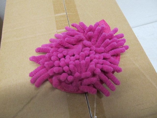 lot 164 image: 600 Brand New Frizzy Finger Dusters