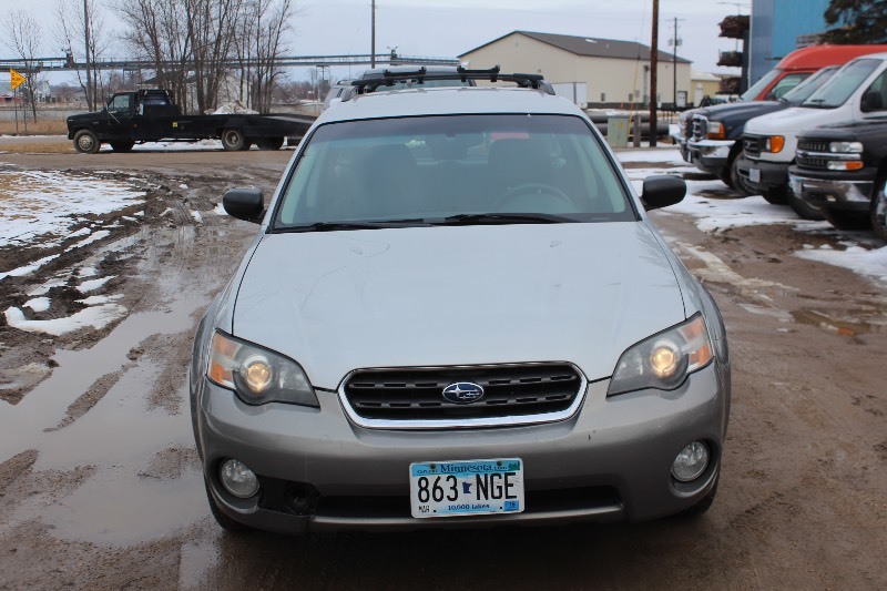 lot 2305 image: 2005 Subaru Outback AWD