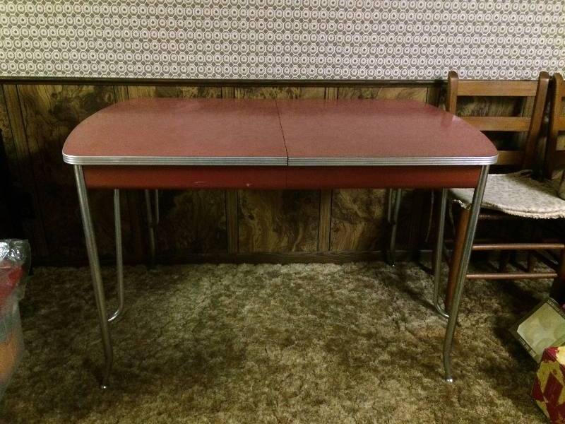 1960S RETRO COOL RED CHROME KITCHEN TABLE WITH EXTRA LEAF UNDERNEATH - GREAT CONDITION