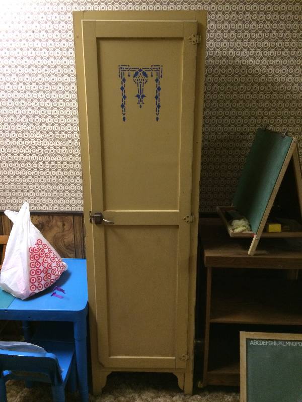 GORGEOUS STENCILED ANTIQUE ONE FAMILY HANDED DOWN GENERATIONS - SUPER CONDITION