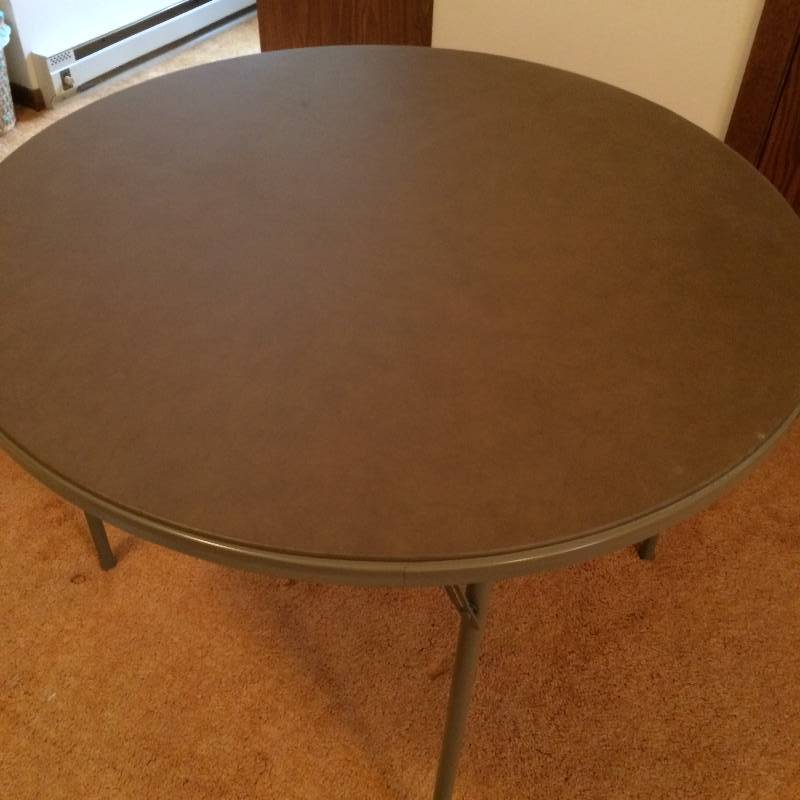 VINTAGE ROUND FOLDING TABLE