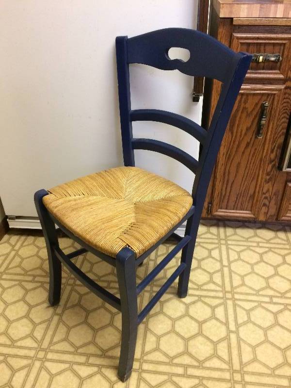 VINTAGE RUSH SEAT CHAIR - GREAT CONDITION