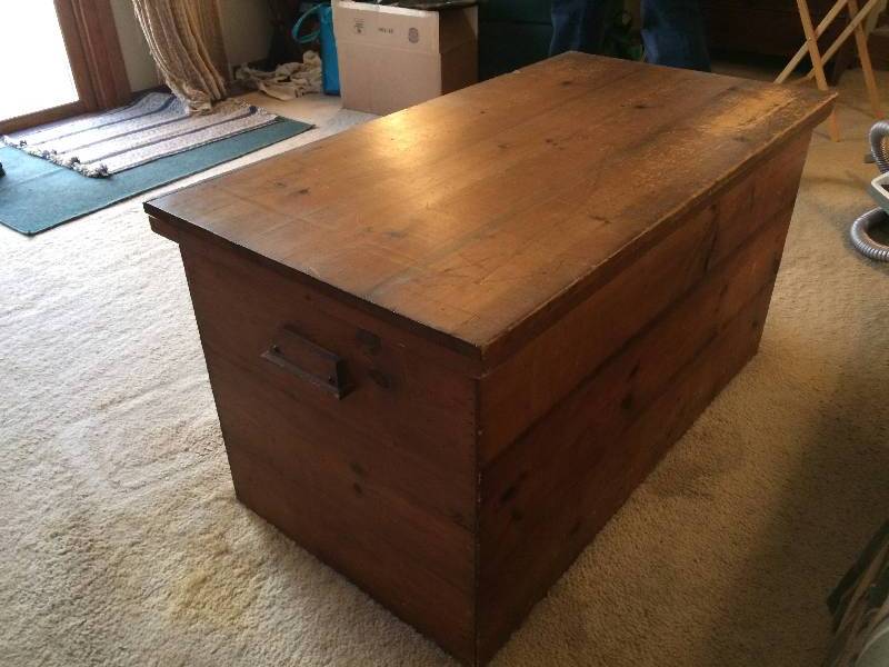 GORGEOUS ANTIQUE ARTS &amp CRAFTS SOLID WOOD OVERSIZED HOPE CHEST - GREAT CONDITION FOR AGE