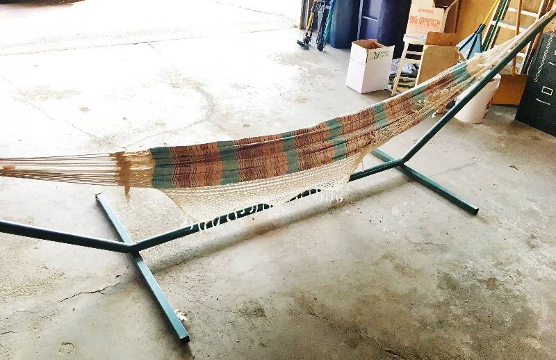 BEAUTIFUL NATIVE AMERICAN FABRIC DESIGN OUTDOOR HAMMOCK WITH STEEL FRAME - GREAT CONDITION - FRAME NEEDS DUSTING