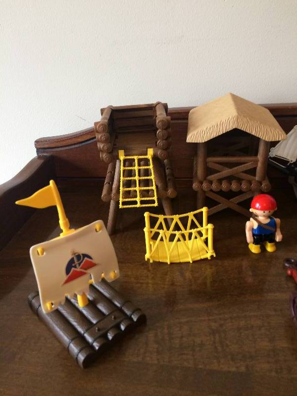 VINTAGE PIRATE SHIP TOY - Excellent Condition