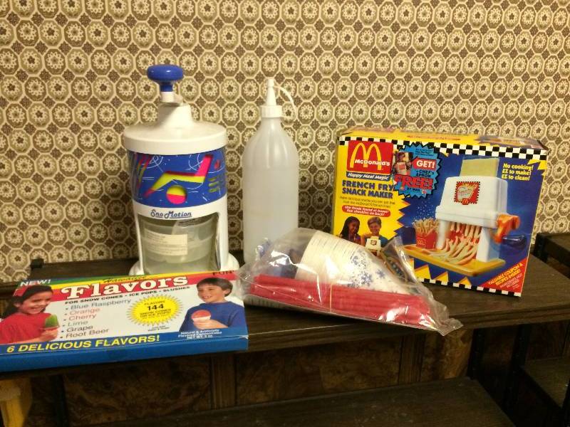VINTAGE MCDONALDS &amp KIDS SNOW CONE MAKER - LOOKS NEW BUT DO NOT KNOW FOR SURE