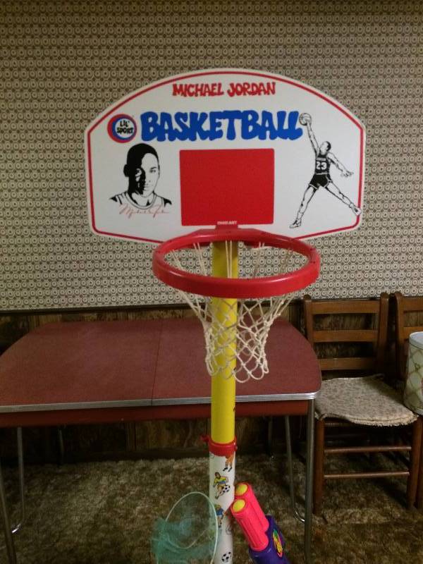 WOW COLLECTIBLE VINTAGE MICHAEL JORDAN KIDS BASKETBALL HOOP WITH MISCELLANEOUS SPORTING EQUIPMENT&nbsp PLEASE NOTE YELLOW NERF ARROWS ARE NOT INCLUDED BUT CAN BE BID ON IN LOT 15