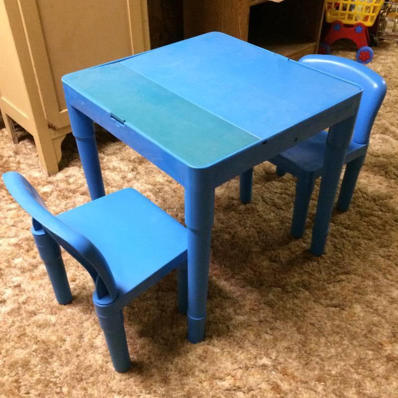 VINTAGE DESK WITH 2 CHAIRS GREAT CONDITION