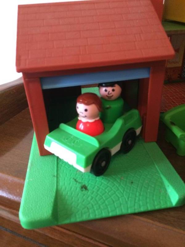 Vintage Fisher Price Little People Tudor House 952 Furniture Family Car - EXCELLENT CONDITION
