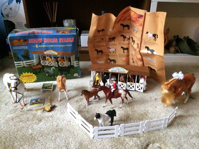 VINTAGE HORSE STABLE WITH HORSES