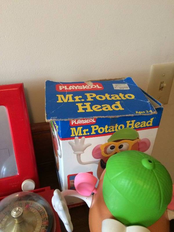 AWESOME LOT OF VINTAGE TOYS - MR POTATO HEAD COMPLETE - ETCH A SKETCH WORKS