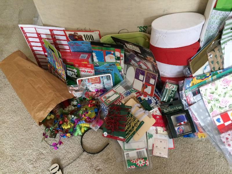 lot 21 image: FANTASTIC MASSIVE COLLECTION OF WRAPPING PAPER, BAGS, RIBBONS, BOWS & BOXES