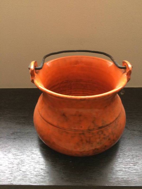 lot 25 image: LARGE VINTAGE POTTERY KETTLE - SIGNED & MADE IN ITALY - EXCELLENT CONDITION