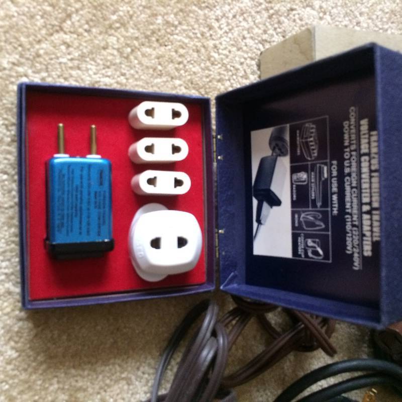 lot 33 image: MISCELLANEOUS LOT OF POWER EXTENSION CORDS PLUS VINTAGE TRAVEL OUT OF THE COUNTRY PLUGS INS