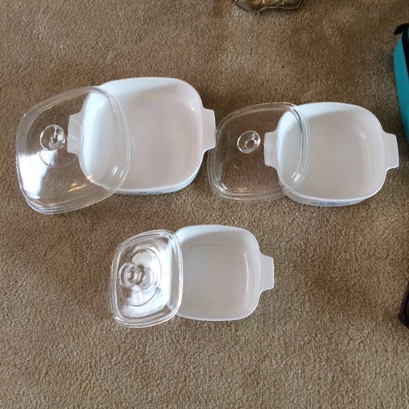 lot 3 image: LARGE CORNING CASSEROLE DISH SET