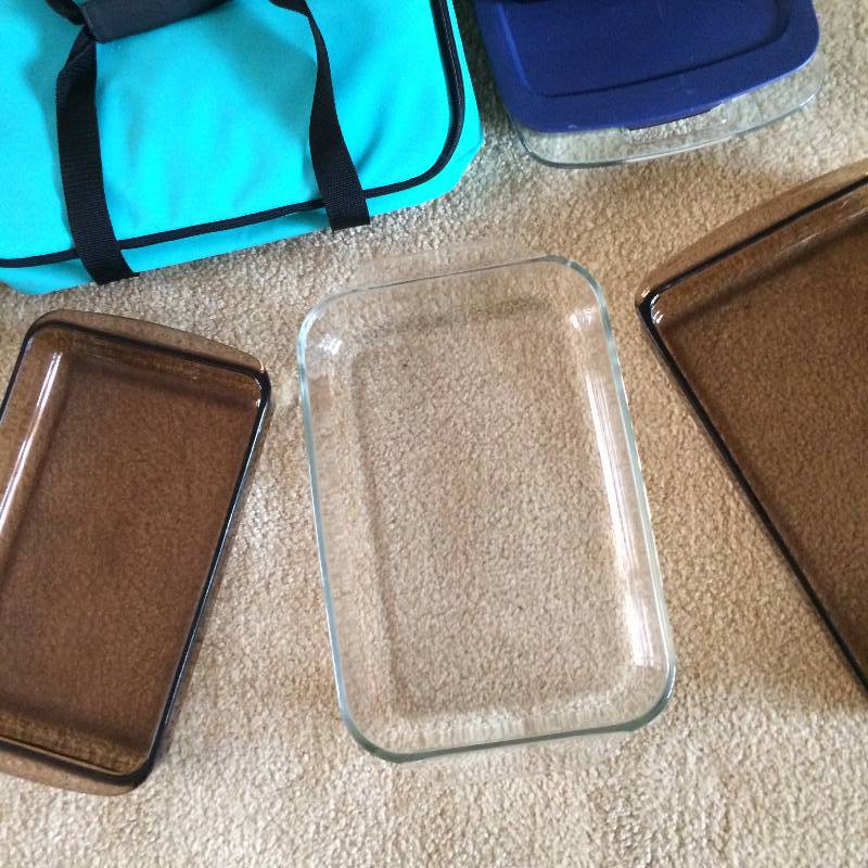 lot 4 image: LOT OF PYREX CASSEROLE DISHES AND THERMO CONTAINER